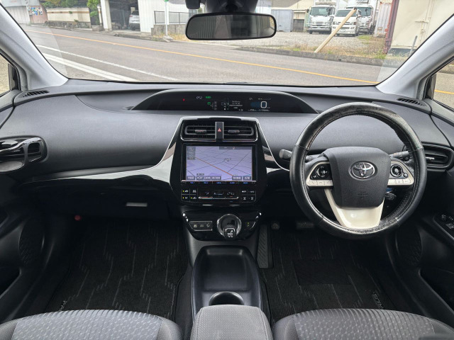 プリウス1.8 S