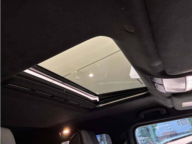 �K���X�X���C�f�B���O���[�t���t���Ă���܂��B