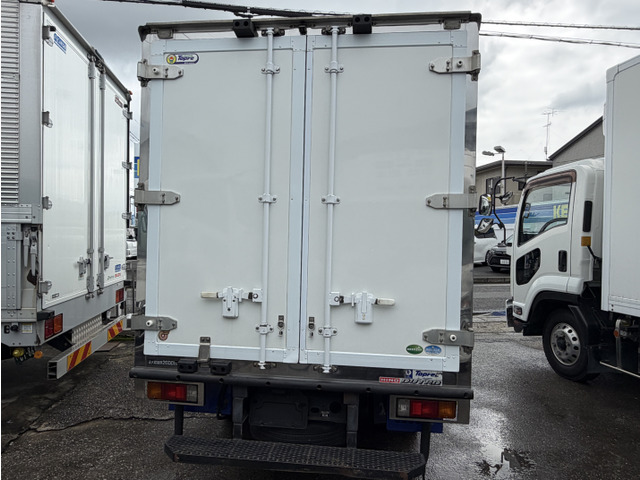 デュトロ冷蔵冷凍車
