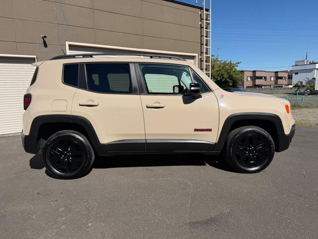 レネゲードトレイルホーク 4WD