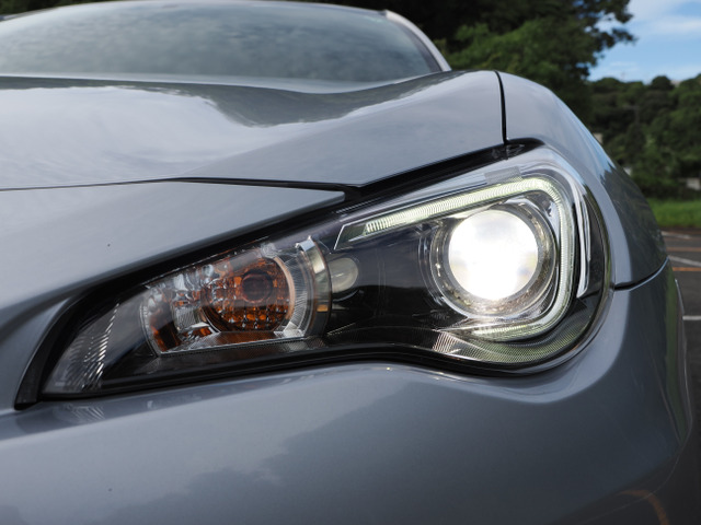 BRZ�炵���V���[�v�ȃw�b�h���C�g�f�U�C���B�O����Ԃ����Ԋm�F���Ă��������܂��B
