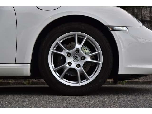 �y�C�����ǂ����[�Ԓv���܂��z�d�グ���X�^�b�t�ɂ��A��p�|���b�V���[�ɂ��{�f�B�̖����d�グ�A�z�C�[���A�^�C���n�E�X�����̐��|�A�����̍R�ۃN���[�j���O�A�e���X�C�b�`�A�n���h���A�ו��̐��|���s���܂��B