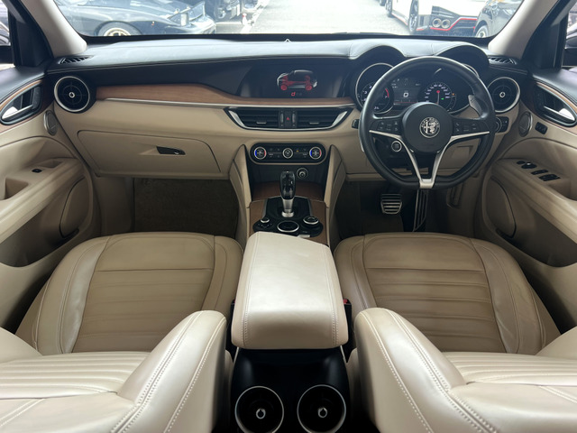 ステルヴィオ2.0 ターボ Q4 4WD