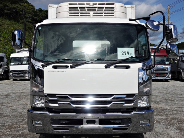 フォワード冷蔵冷凍車