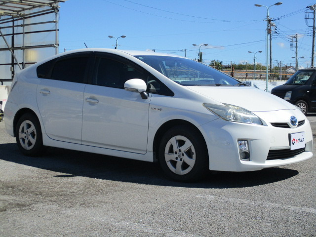 プリウス1.8 S