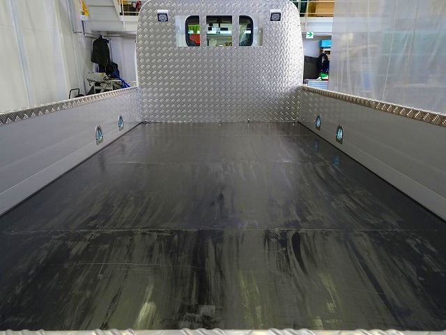 �ב����:351&times;178&times;40 �O���J �A���~�A�I�� �A�I���O���㕔�A���~�ȍ|�J�o�[ ���[�v��3�� ���S���� ���A�A�I���`�F�[��2�� �����A���~�ȍ|����/LED��Ɠ�2��