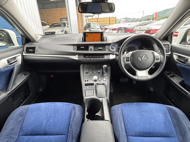 H23�N�����N�T�XCT200h�o�[�W����C�̓��ɂł��B���s����8���L�����p�܂��܂������Ȉ��ł�!
