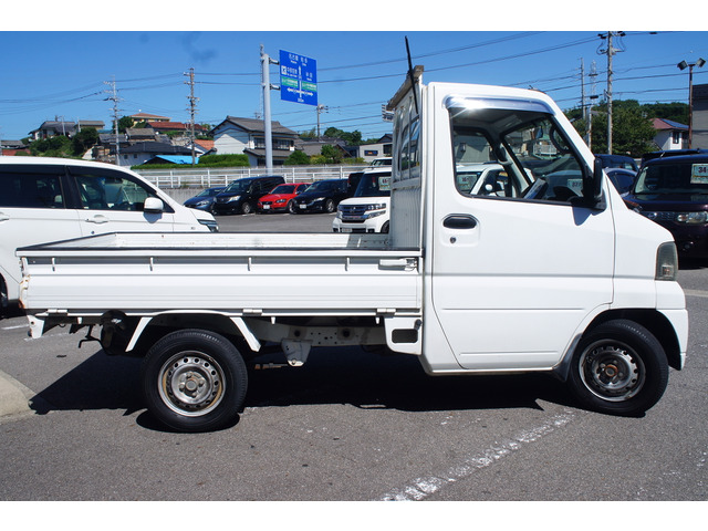 3ヶ月・3000kmの無料保証付きです。エンジン、ミッション等の修理の際に金額が大きくなりがちな箇所も無料修理で安心です。最大3年までの有料保証も取り扱っております。