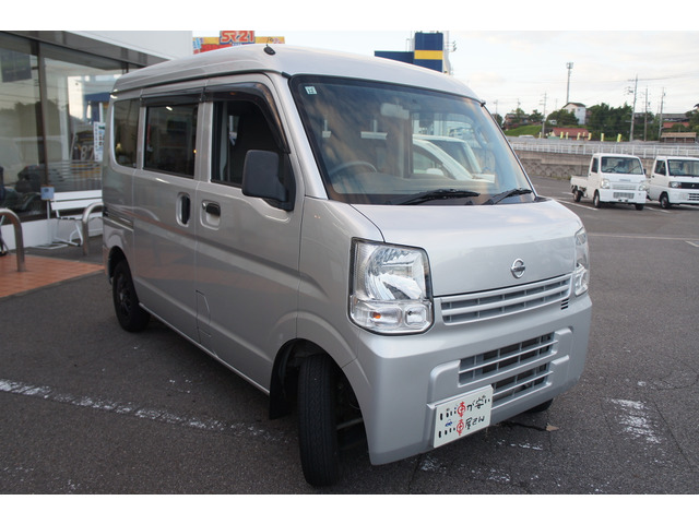 エンジン、ミッションなど金額の大きな箇所も無料修理♪代車もご用意!☆自社保証☆安心3ヶ月間の無料保証付。カーセンサーアフター保証も有り☆1年〜2年更新保証もご用意有ります。輸入車は1年保証〜有償のみです。