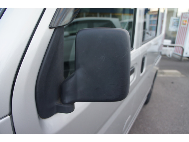 程度が悪い車が安いのは当たり前です。当店はコストを安く!薄利多売価格設定お客様が良い車両をお買い求め安くだけをこだわってます。少し年式古くても程度の良い車は沢山あります。