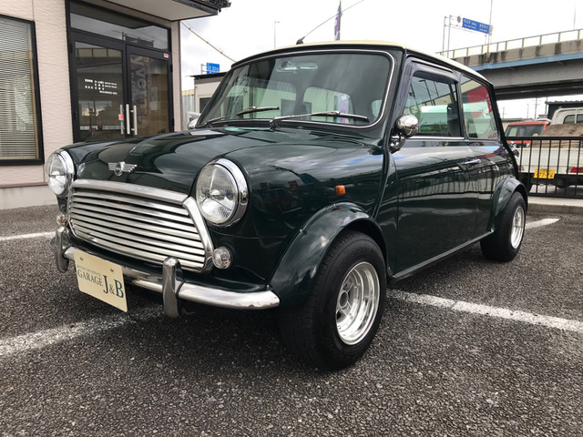 ドレスアップパーツ取り付けもおまかせ下さい!お好みのミニに仕上がりますよ。