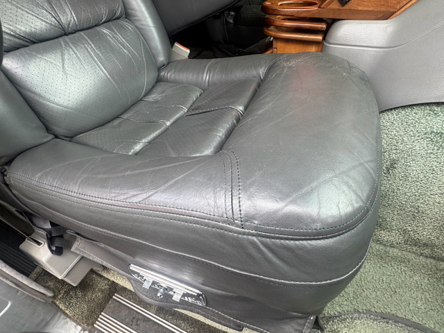 【納車後】弊社は納車後のアフターサービスに力を入れております。中古車は、買った後の心配がつきものだと思います。遠方の方でも安心していただけるよう、お近くの整備工場を紹介させていただきます。【整備】