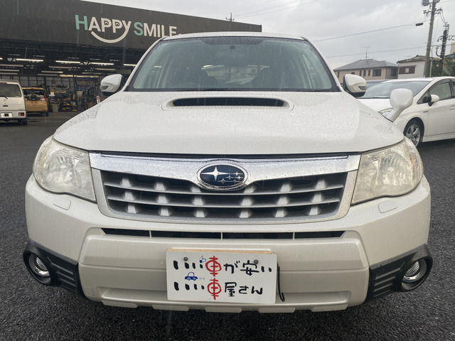 自動車保険もご相談ください。当店は三井住友海上、あいおいニッセイ同和損保の代理店です。保険担当が万一の際は連携を取って迅速にご対応致します。代車・レンタカーもご用意できますのでご安心ください。