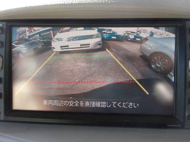 カラーバックモニター。