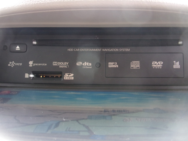 CD,DVD,SDカードスロットル。