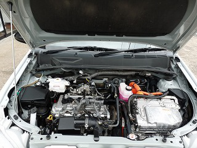 メーカーカタログ引用エンジン型式.1NZ-FXE 74ps直列4気筒DOHC+モーター総排気量1500CC1500CCの走りを楽しんでください。