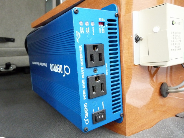 �p�r��1000W�ɂȂ�܂��̂ŁA�e���r.�p�\�R��.���j�^�[.WIfi���[�^�[.LED�ؖ�.�|���@.���ъ�.�d�q�|�b�g.�①��.�d�q�����W�ȂǊy���ݕ��͂��Ȃ�����ł��B
