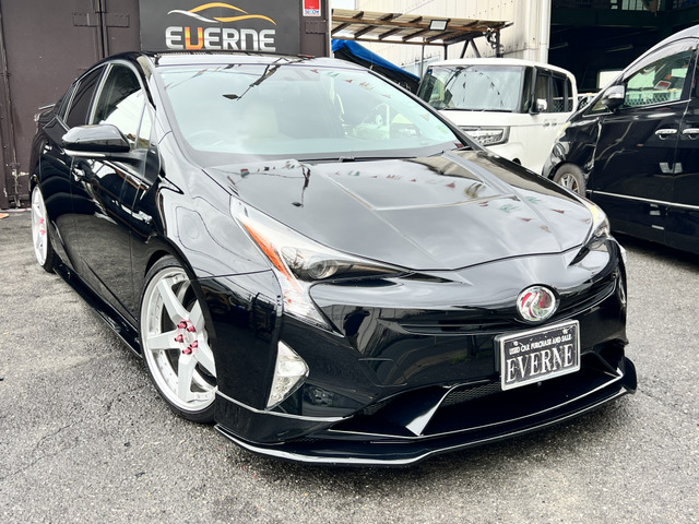 ガラスコーティングも施工可能です。費用は20.000円から承っております。※車種により価格が変わる場合がございます。その他オプションも取り揃えておりますので、商談担当にお申し付けください。