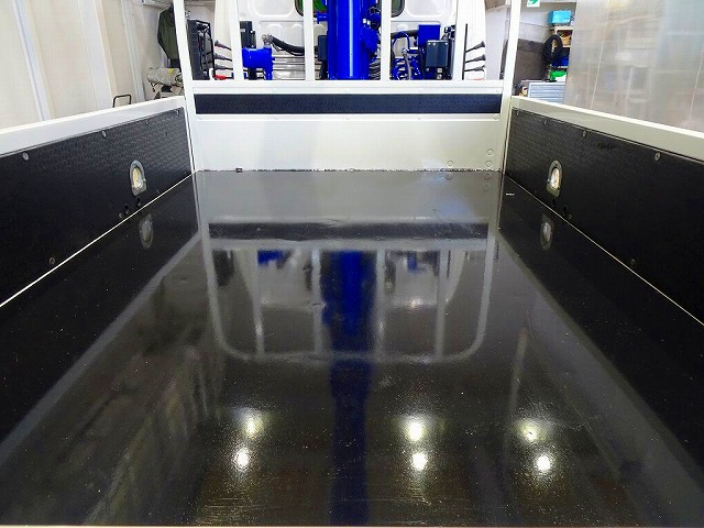 荷台内寸:246&times;161&times;37 三方開 床鉄板張り 左右セイコーラック ロープ穴3対 タダノ3段 2.5t吊りクレーン付