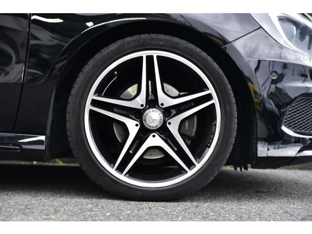�y�C�����ǂ����[�Ԓv���܂��z�d�グ���X�^�b�t�ɂ��A��p�|���b�V���[�ɂ��{�f�B�̖����d�グ�A�z�C�[���A�^�C���n�E�X�����̐��|�A�����̍R�ۃN���[�j���O�A�e���X�C�b�`�A�n���h���A�ו��̐��|���s���܂��B