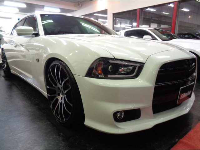 DODGEチャージャーSXT3.6V6モデルSRT仕様エアロ&3.6VVTエンジンシフトマチックAT&黒革シートナビTVローダウン22インチアルミ他装備充実買取車が入庫しました