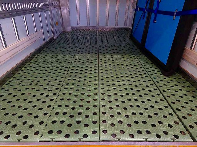 荷台内寸:330&times;164&times;175 床ステンレス/すのこ付(3cm) 左サイドスライドドア ラッシング2段(63/123)/ベルト2個 荷室LED灯2個 仕切り扉付(脱着可) -30度設定 -7度確認