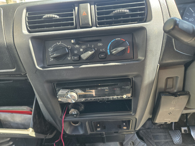 CD�t�ł��B(�x�����z17.8���~�E�����Ɍ���E���[�t�L�������E4WD)