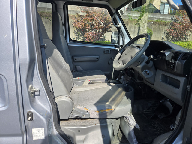 �V�[�g���L�X�ł��B(�x�����z17.8���~�E�����Ɍ���E���[�t�L�������E4WD)