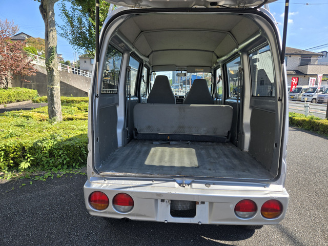 �g�����N���L�X�ł��B(�x�����z17.8���~�E�����Ɍ���E���[�t�L�������E4WD)
