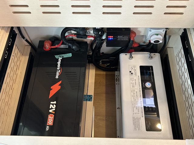 3000W�C���o�[�^�[ ���`�E���C�I���o�b�e���[400Ah!