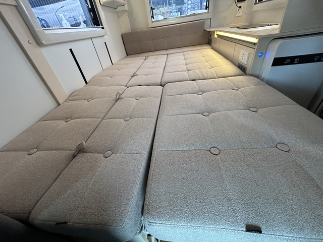 �_�C�l�b�g���ȒP�Ƀx�b�h�W�J�\�ł�!���@��215cm&times;117cm�ƂȂ��Ă���܂�!