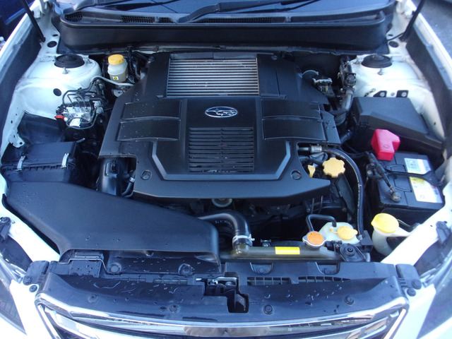 EJ25���֑Ό��G���W���̓^�[�{�t���B4WD�ł��B