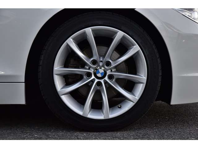 �y�C�����ǂ����[�Ԓv���܂��z�d�グ���X�^�b�t�ɂ��A��p�|���b�V���[�ɂ��{�f�B�̖����d�グ�A�z�C�[���A�^�C���n�E�X�����̐��|�A�����̍R�ۃN���[�j���O�A�e���X�C�b�`�A�n���h���A�ו��̐��|���s���܂��B