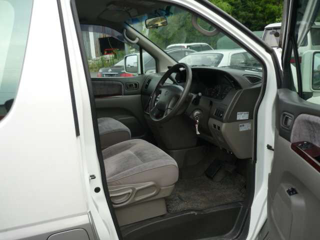 エルグランド3.0 V ラウンジパッケージ ディーゼル