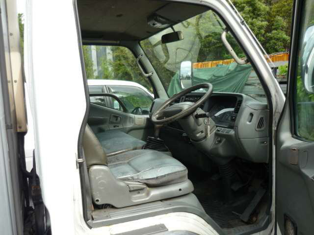 キャンター冷蔵冷凍車