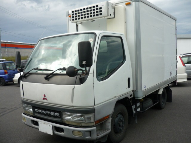 キャンター冷蔵冷凍車