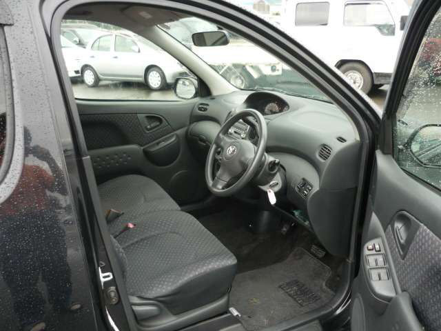 ファンカーゴ1.3 X ペアベンチバージョン