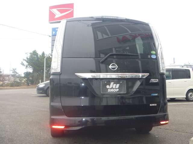 セレナ2.0 ハイウェイスター V エアロモード+Safety 4WD