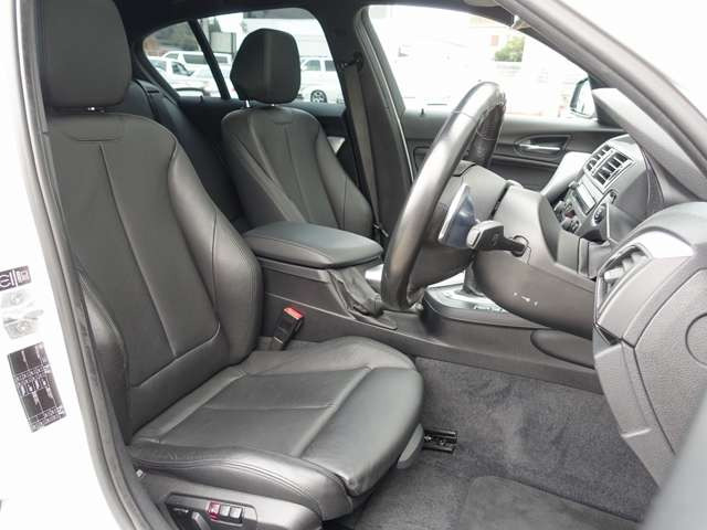 �^�]�ȁA����ȃV�[�g�͓d���ɂĒ����\�ȃp���[�V�[�g�ɃV�[�g�q�[�^�[�A�V�[�g�������[�@�\�����B�؂��C��Ȃǂ������V�ԉ������Ă̂悤�ȏ�ԂƂȂ�܂��B����]�ɉ���RECARO�V�[�g�Ȃǂ̎��t�����\