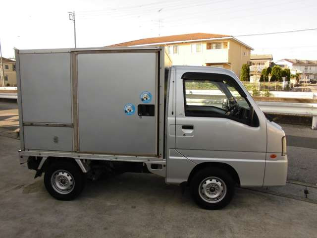 左右スライドドアです。