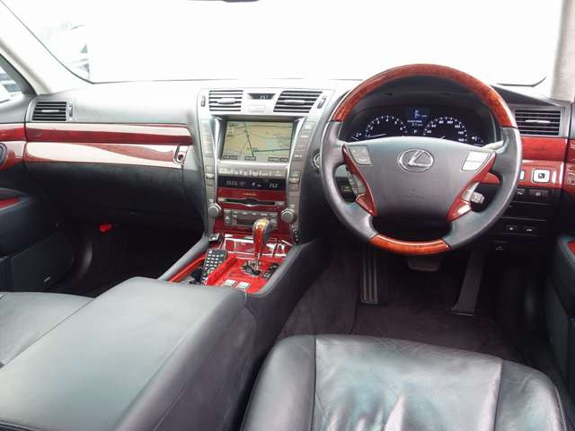 �������Y��Ƀ��[���N���[�j���O�ς݂ƂȂ�A���΂��̌��ȏL����F���܂̏L�����C�ɂȂ�܂���B����HDD�n�f�W�i�r�Q�[�V�����A�T�����[�t�A���v�V�[�g�Ȃǂ̏[��������I�p�b�P�[�W��p�A���J���^�[�����[�t����