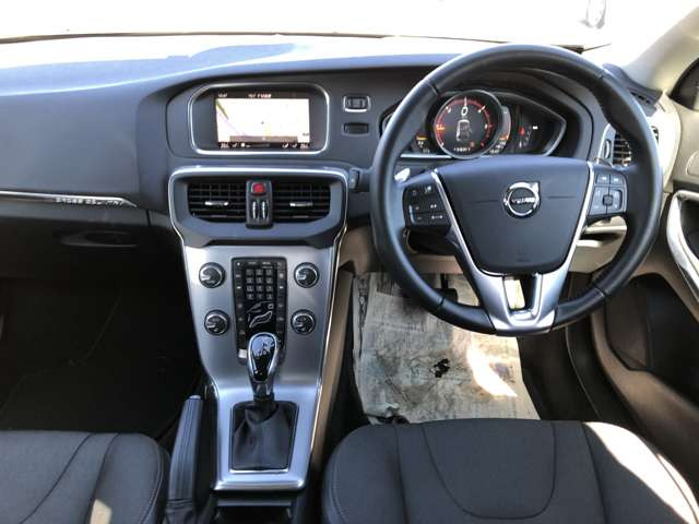 V40クロスカントリーD4 モメンタム ディーゼル