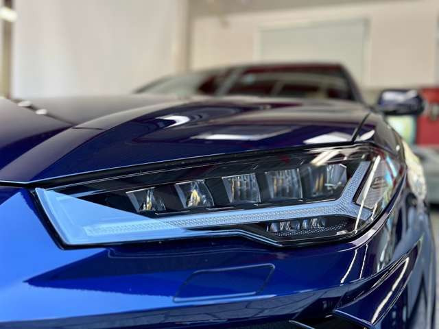 LED�w�b�h���C�g�����ꂢ�ȏ�Ԃ�ۂ��Ă���܂��B�ЂƖڂŃ����{���M�[�j�Ƃ킩��f�U�C���ł��B