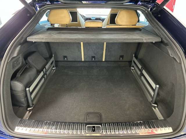 ���Q�b�W�X�y�[�X�́A�Z�J���h�V�[�g��|�����Ƃ��A��600L���m�ۂ��Ă���A�S���t�o�b�N�͂������A�X�[�c�P�[�X���ςݍ��߂܂��B