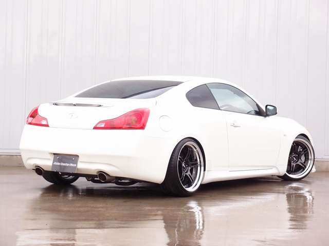 弊社自社カスタム!人気のスカイライン6MTモデル!高額モデルのSSRプロフェッサーSPX19AWにTEIN車高調、フロントリップを装着。純正HDDナビゲーション、ETC、曙ブレーキなど充実装備の一台