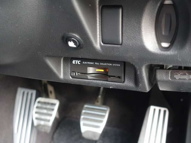 弊社自社カスタム!人気のスカイライン6MTモデル!高額モデルのSSRプロフェッサーSPX19AWにTEIN車高調、フロントリップを装着。純正HDDナビゲーション、ETC、曙ブレーキなど充実装備の一台