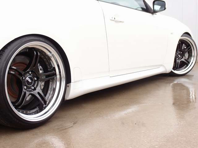 弊社自社カスタム!人気のスカイライン6MTモデル!高額モデルのSSRプロフェッサーSPX19AWにTEIN車高調、フロントリップを装着。純正HDDナビゲーション、ETC、曙ブレーキなど充実装備の一台