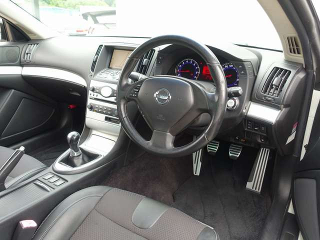 �������Y��Ƀ��[���N���[�j���O�ς݂ƂȂ�܂��B���΂��̌��ȏL����F���܂̏L����������܂���B����]�ɉ�����RECARO���Ȃǂ̃X�|�[�c�V�[�g�ɕύX���\�ł��B���C�y�ɂ����k�������܂�