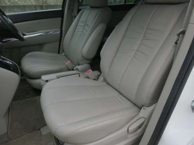 ���N���ÎԔ̔��Ɍg����ĎQ��܂����B�������������Ďd������s���Ă���܂��B���X�̎����̃��C���i�b�v�������ԋ����܂�����A�������������܂��ƍK���ł��B