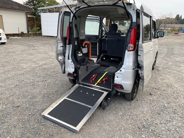 スペーシアX ウィズ 車いす移動車 リアシート付